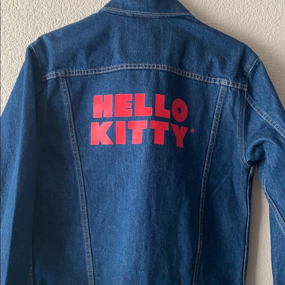 NEW Levi’s x Hello Kitty Denim Trucker Jacket - Picture 6 of 11